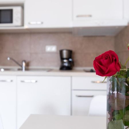 Apartmani Laura Krk クルク エクステリア 写真
