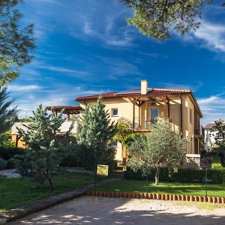 Apartmani Laura Krk クルク エクステリア 写真