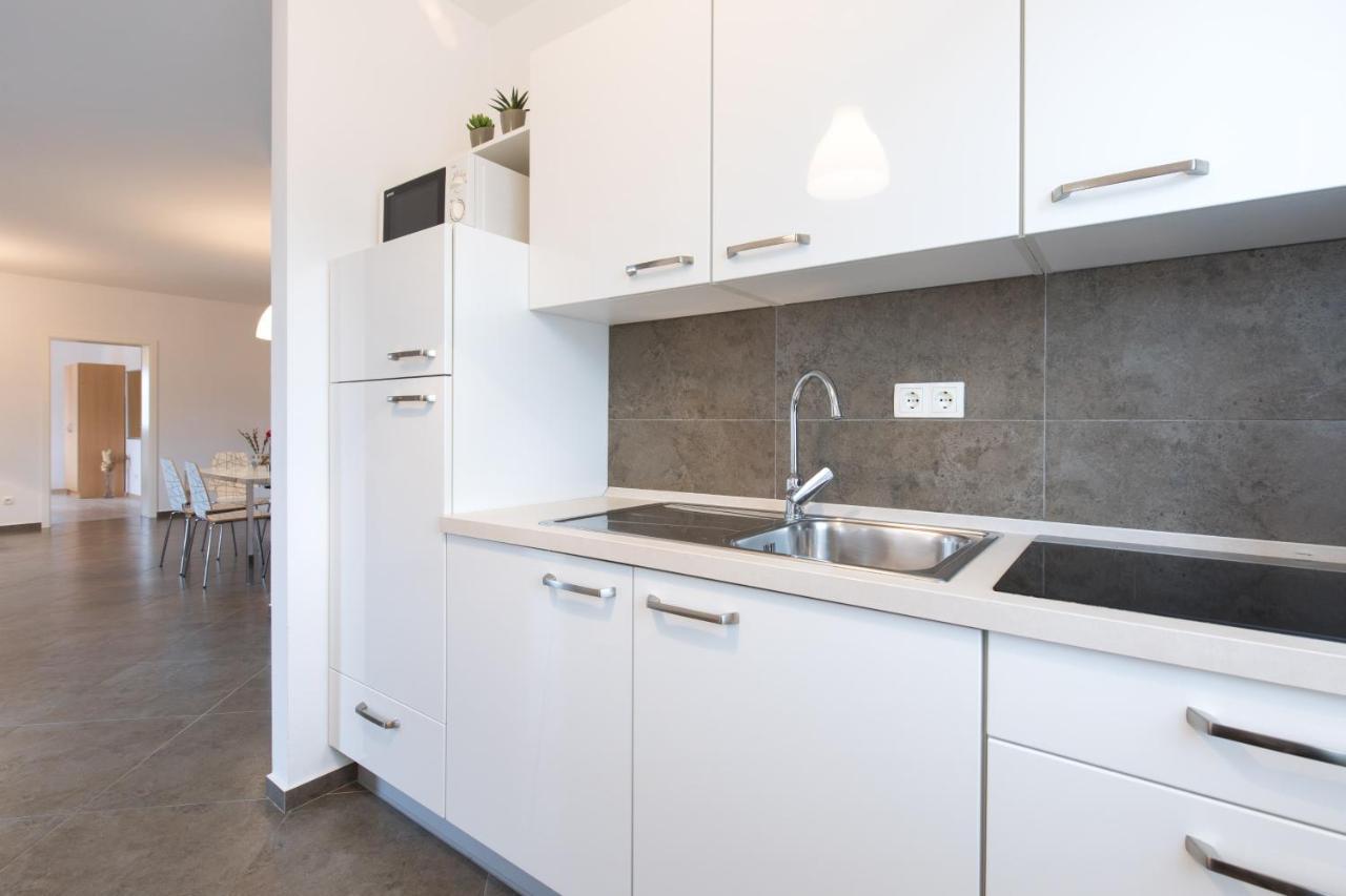 Apartmani Laura Krk クルク エクステリア 写真