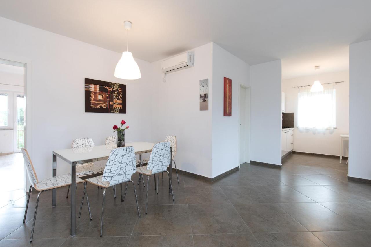 Apartmani Laura Krk クルク エクステリア 写真
