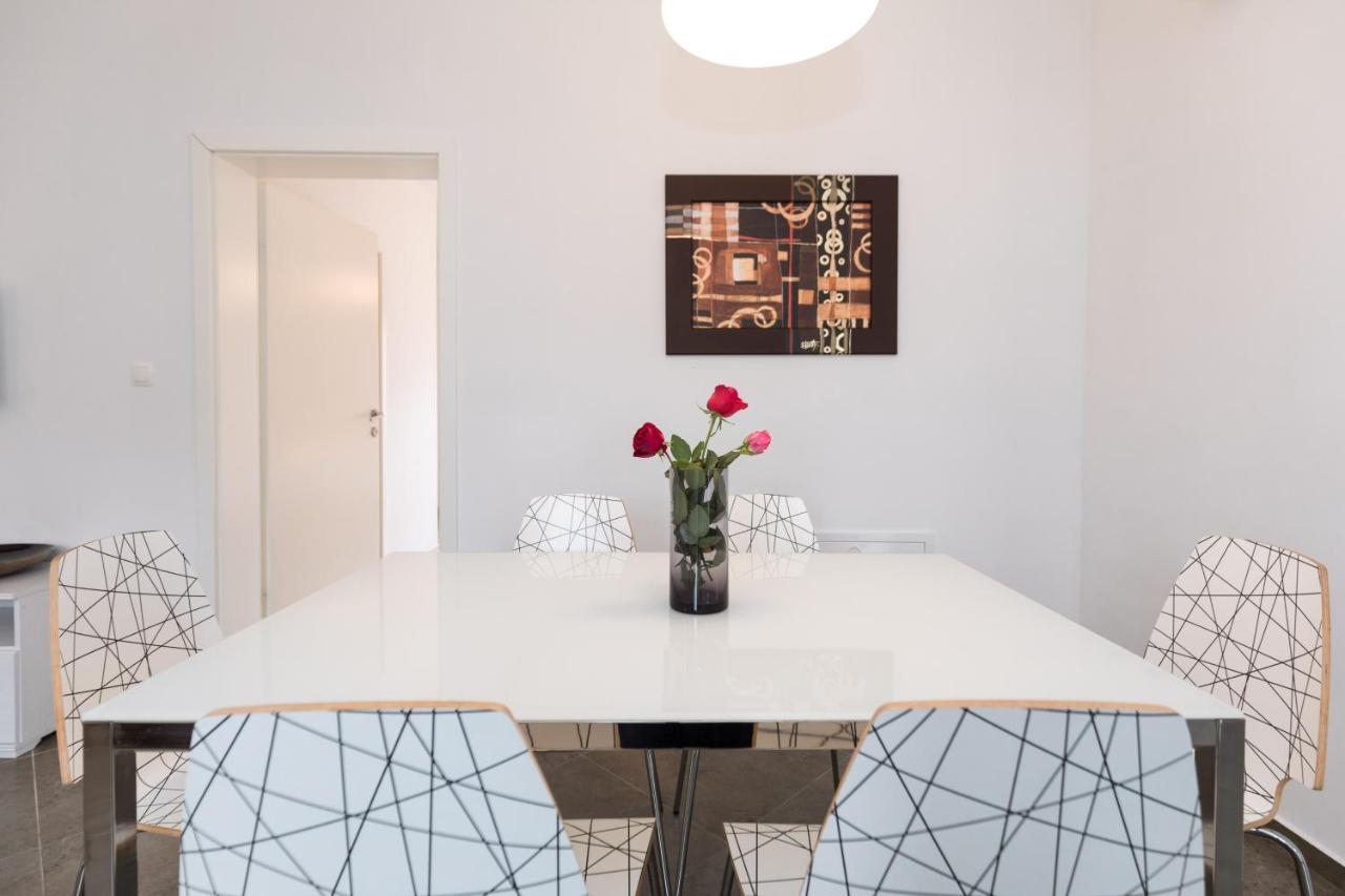 Apartmani Laura Krk クルク エクステリア 写真