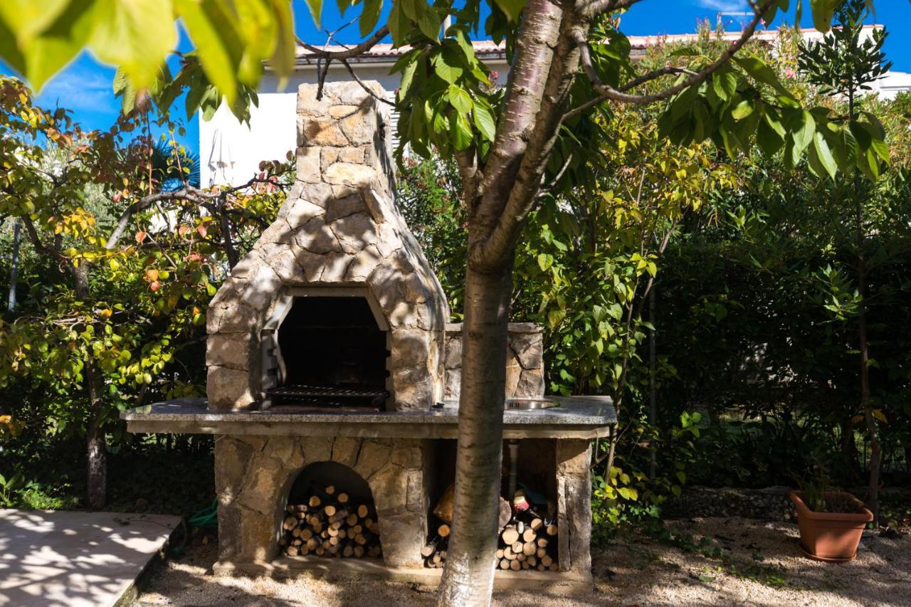 Apartmani Laura Krk クルク エクステリア 写真