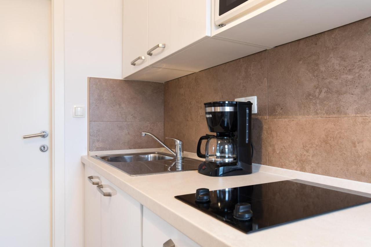 Apartmani Laura Krk クルク エクステリア 写真